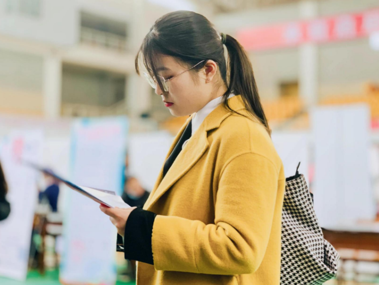 春节|职场歧视何时休?女生只因已婚未育,上班首日就遭公司无情辞退