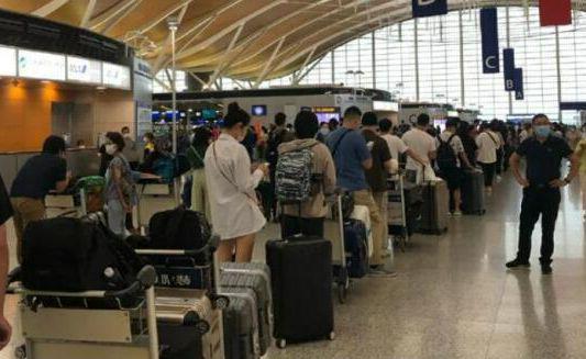 姚明|网传姚明卖掉豪宅全家赴美?乐嘉定居美国生活!京沪机场人满为患