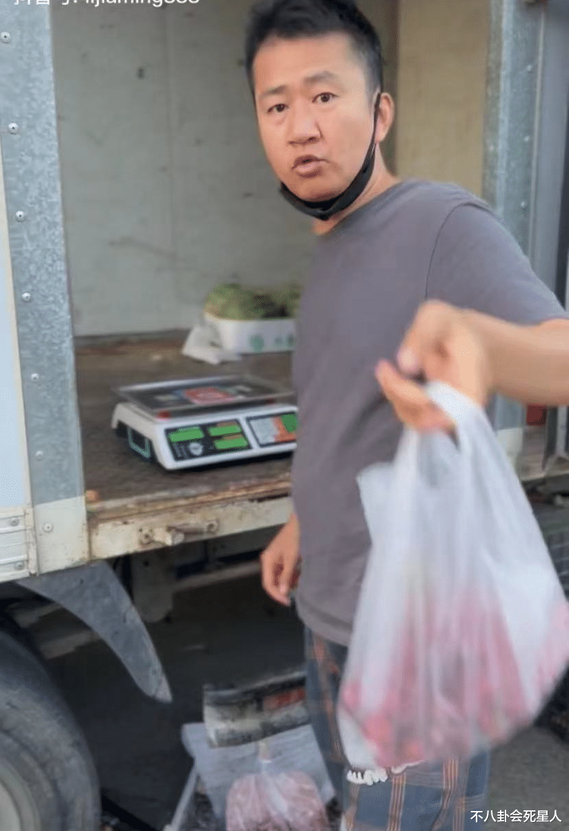 李嘉明|端午节假期10个瓜，拍戏落水溺亡，被告上法庭，花260万买狗