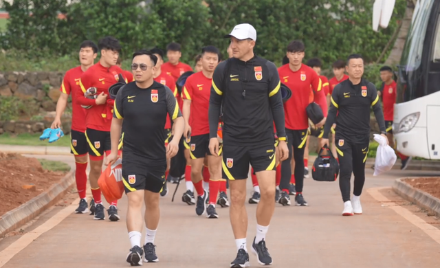 于德豪|1比1到5比0！李霄鹏执教国足首胜，坚持打343，泰山队敲定热身赛