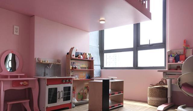 66二手房,为了孩子,直接在客厅搭个“公主房”,粉嫩嫩好浪漫