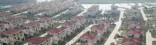 别墅|北大“屠夫”:出资2亿建138套别墅,无偿送乡亲,今却不敢回老家