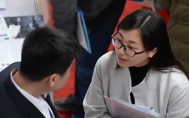 大学生|清华大学公开招聘,学历门槛高但要求少,心动的大学生要做好准备