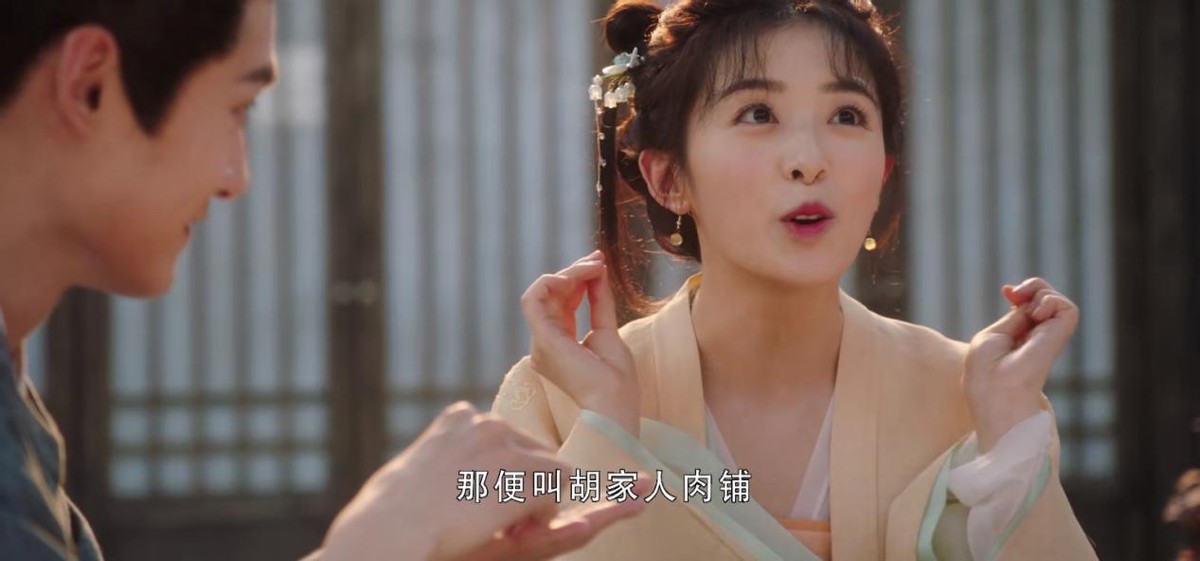 张含韵|张含韵新剧官宣！32岁仍美如少女，看起来比小3岁的男搭档还年轻