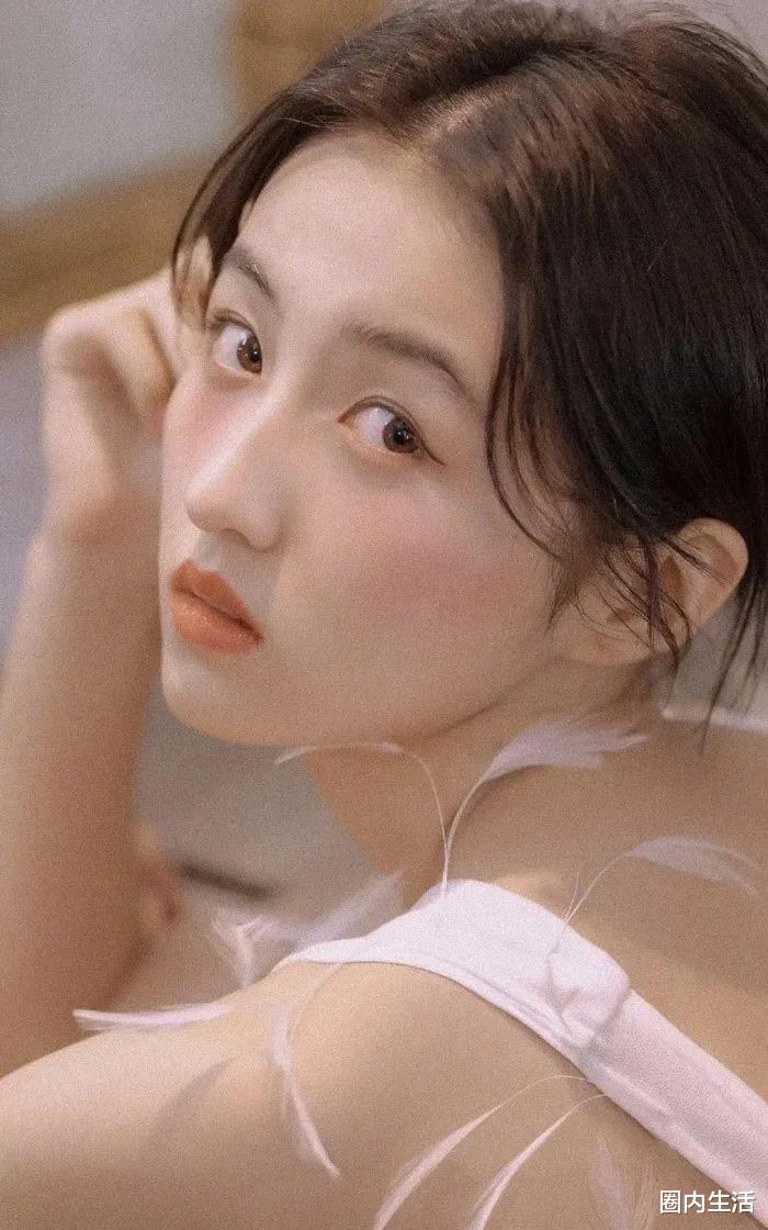 黄安|赵丽颖最近因为拍戏，没有参加国民大舞台的彩排，因此被嘲了