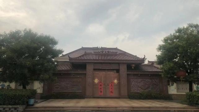 近期爆点：宿迁“再无”刘强东：老家的豪宅半夜被泼油漆