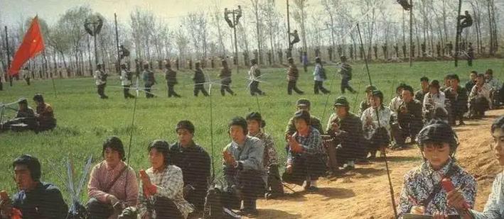 20多年里,只有1名公安特派员,如何管理几万人的乡镇?