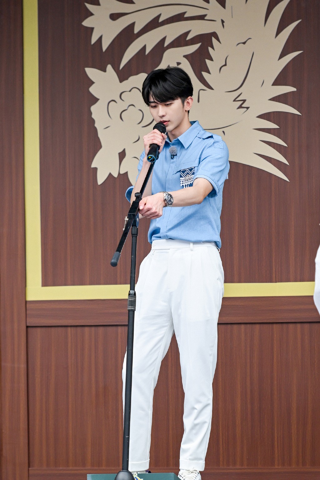 春晚|《奔跑吧》上演畲乡“香菇之战”，蔡徐坤活力十足成幽默担当