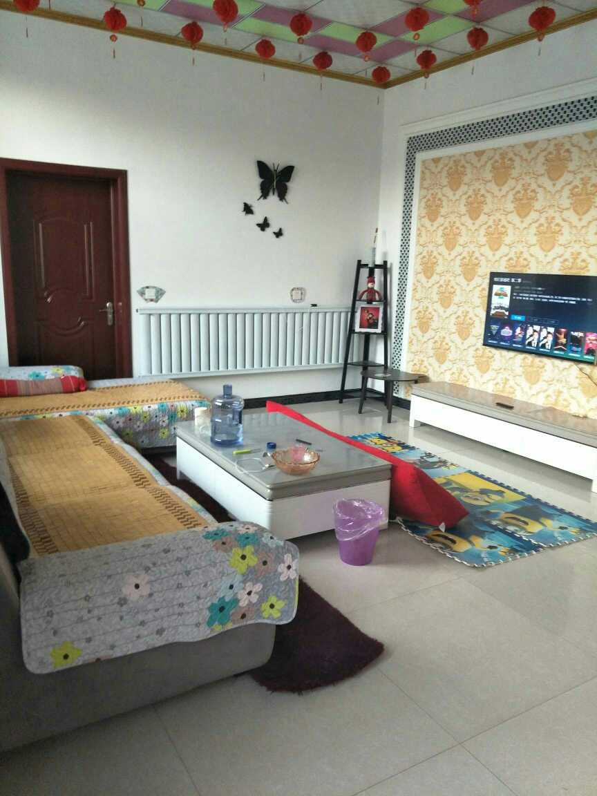 远嫁河北农村,婚房让我喜出望外,门口壁画太震撼,院里还有果园