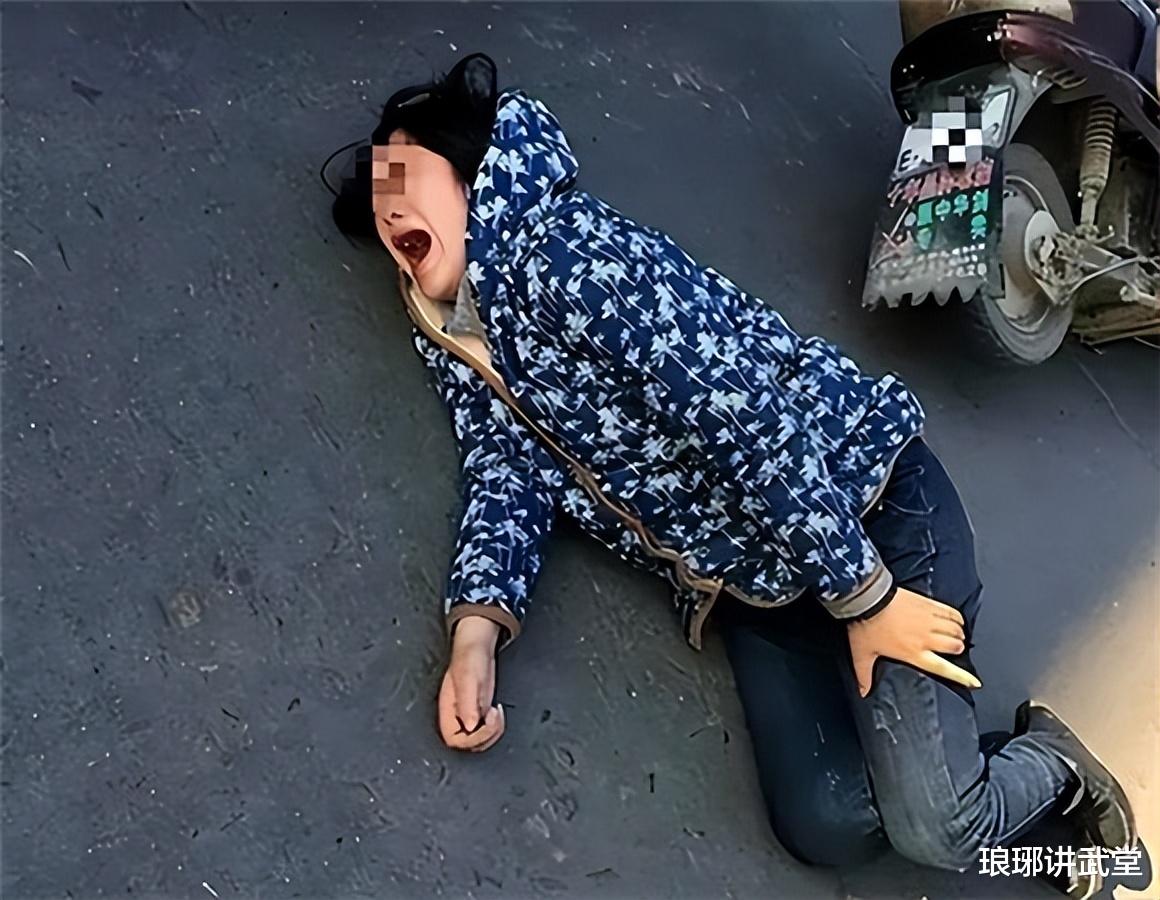 女子碰瓷被大货车碾压致死,家属向司机索赔100万,济南法院判了