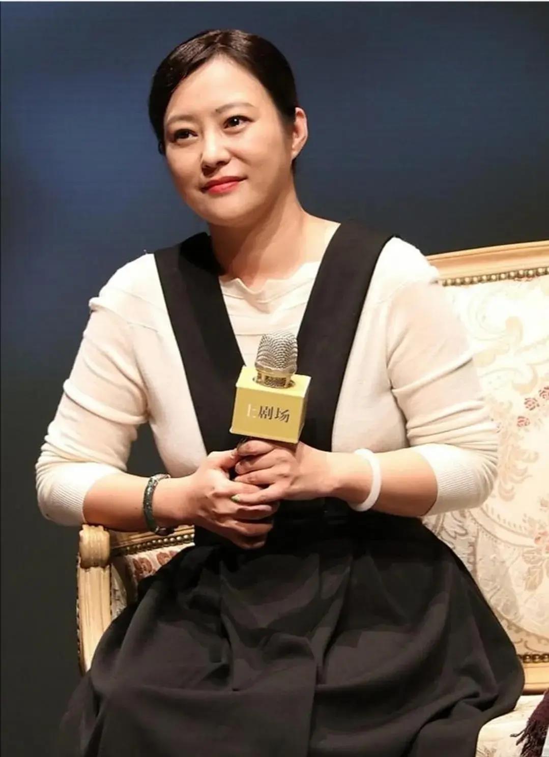 郝蕾|一代影后郝蕾，是怎么从初恋少女变臃肿阿姨的？