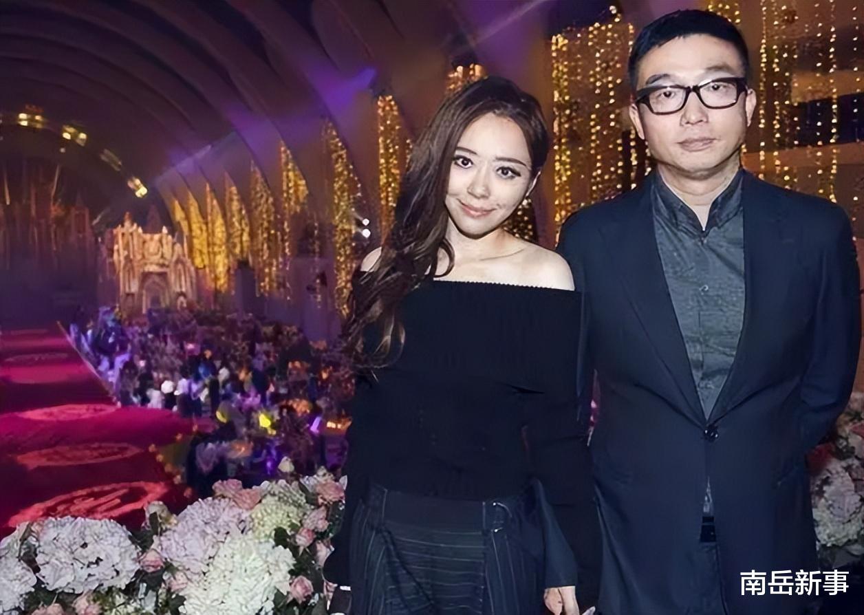 张靓颖|张靓颖:痴爱冯轲15年,被骗走亿万身家,离婚4年后二人天差地别