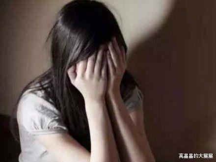 禽兽！上海一大学教授性侵猥亵女学生被曝光，把女学生锁车内侵犯