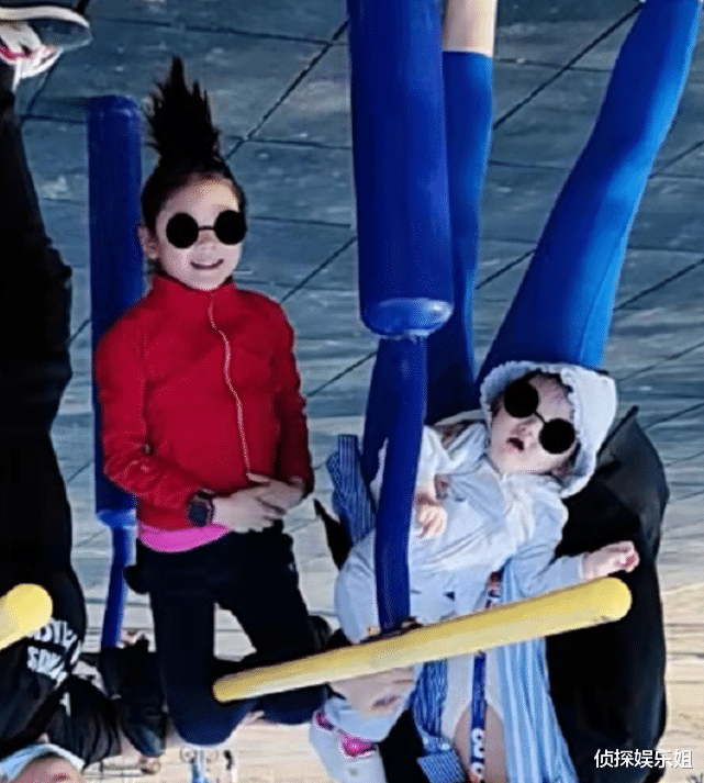 张梓琳|张梓琳花式晒俩女儿，小姐妹“倒挂金钩”出镜，胖妹小长腿好优越