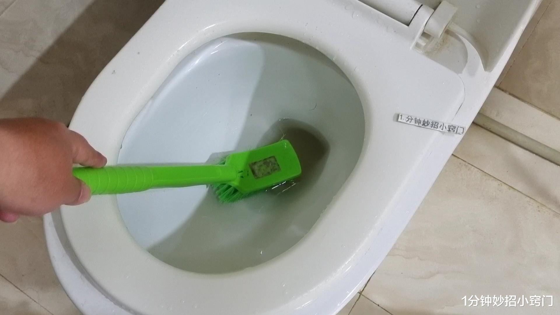 马桶上放个窗帘挂钩,真是厉害,好多人不知道有啥用,学一学