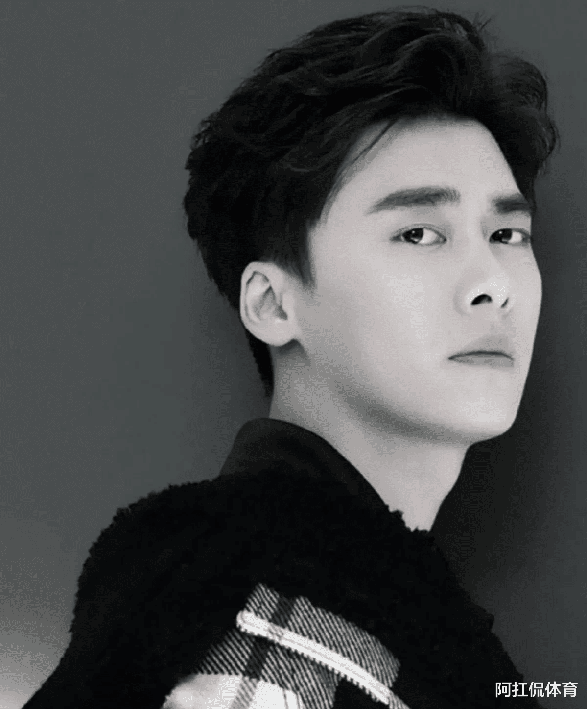 李易峰|李易峰抱头痛哭都晚了!他不应该犯这么低级的错误