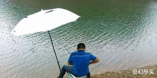 男子钓鱼时为躲避巡逻人员,摔倒造成十级伤残,事后向水库索赔27万元