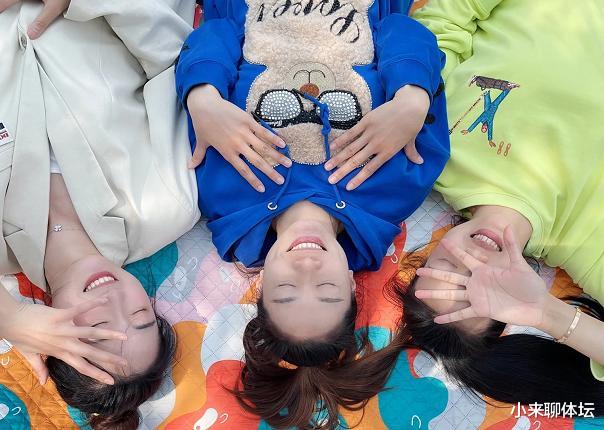 阿德里亚诺|江苏女排三金花再聚，张常宁、王辰玥、姜倩雯出游，2人已退役