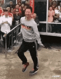 “女友说带我去找乐子,到了后都是她闺蜜,这是啥意思啊?”