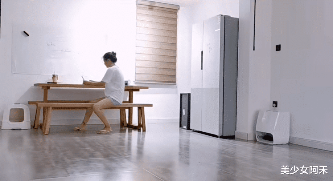 中国“断舍离女孩”火上央视!88㎡仅6件家具,吃饭靠“以物易物”!