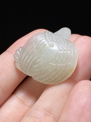 和田玉籽料|清 和田玉籽料 白玉 苍鹰搏鼠 挂件 把件