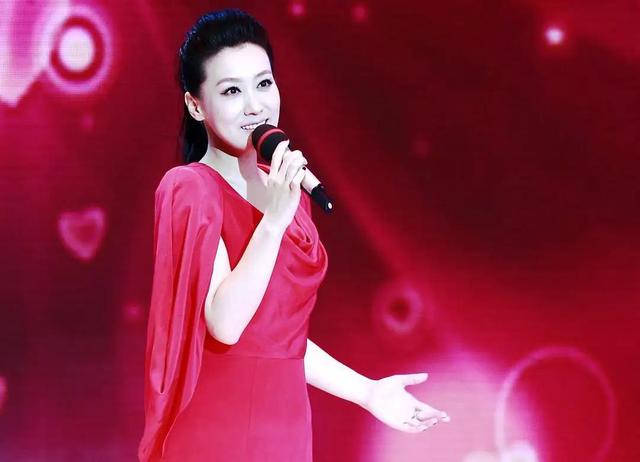 谭晶|军旅歌手谭晶:丈夫是科学家,37岁才做妈妈,事业家庭两不误