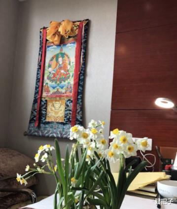 参观于震住的豪宅,住很简朴的房子,养5个孩子压力挺大的