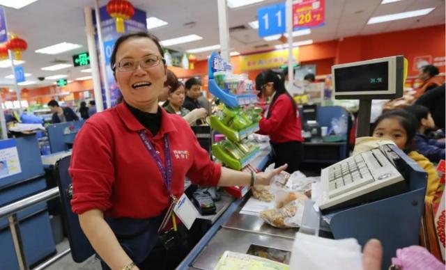 招聘|超市月薪才2000多元,为啥没人辞职?超市员工:“傻子”才辞职