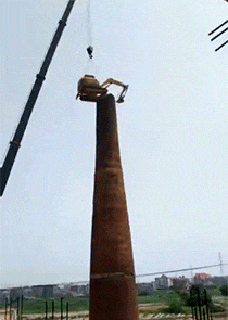 |搞笑GIF趣图:兄弟,这要是在职场,你肯定能爬的更高