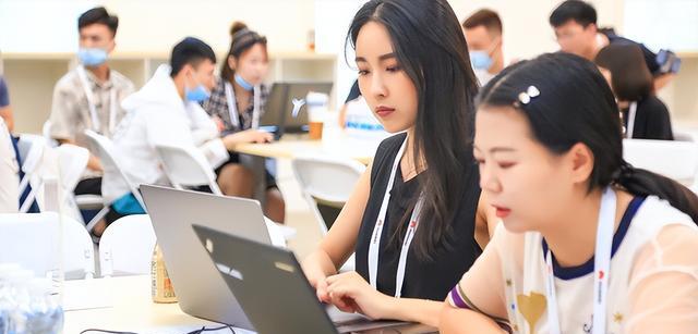 职业教育|华为公布校招拟聘名单,一眼望去全是985毕业生,普通人该咋办?