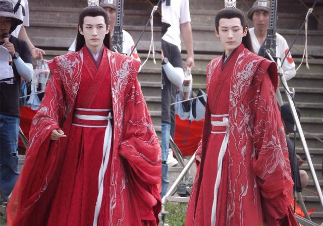 刘学义|落花时节又逢君:袁冰妍白裙好美,刘学义正脸太帅,氛围感很不错