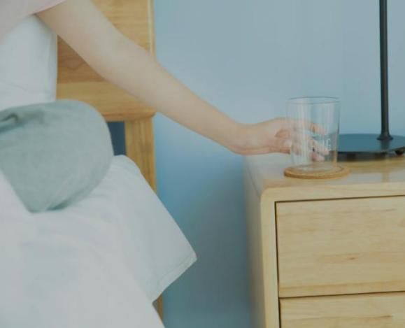 兰蔻小黑瓶 早上空腹喝水,比不吃早饭的危害大?或许还有人不清楚,建议了解