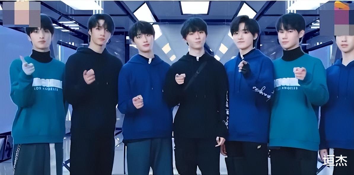 严浩翔|晒花悼念去世粉丝,后因吐槽李泽言台词羞耻,惨遭其粉丝疯狂围攻