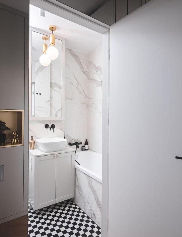 |贴壁纸也不会土,大自然风的30平公寓,华丽配色,材质美,色彩美