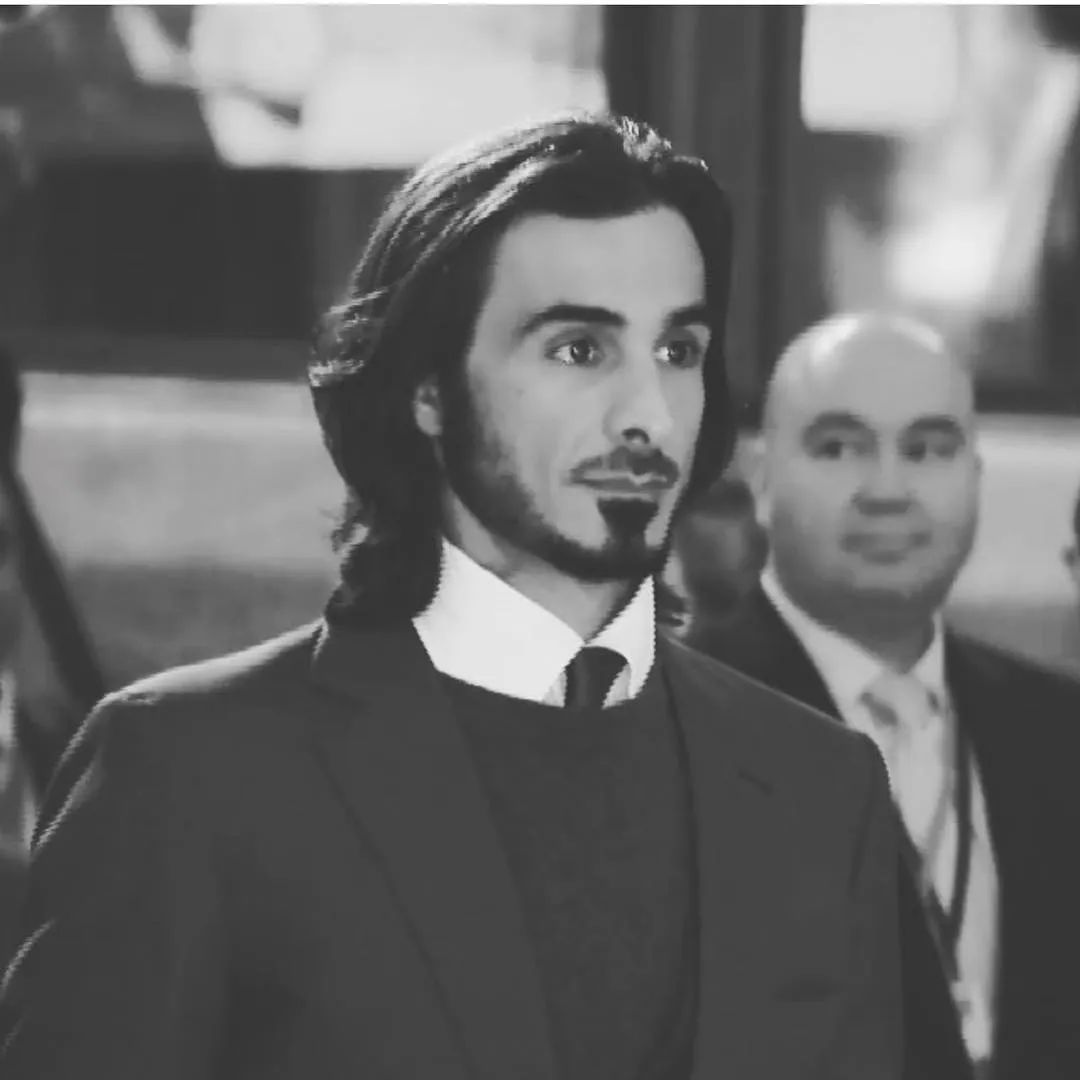 表情包|爆上热搜，的卡塔尔王子，现实私照长这样？网友：这么看觉得他好穷…