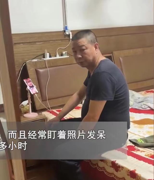 一痴情男子将亡妻照片设成壁纸,每天独坐发呆默默流泪,让人心疼