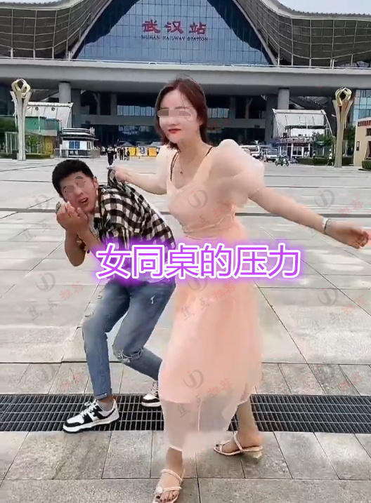 男子相亲遇到小学同桌转身想跑,被女生揪住衣领:这次你插翅难飞