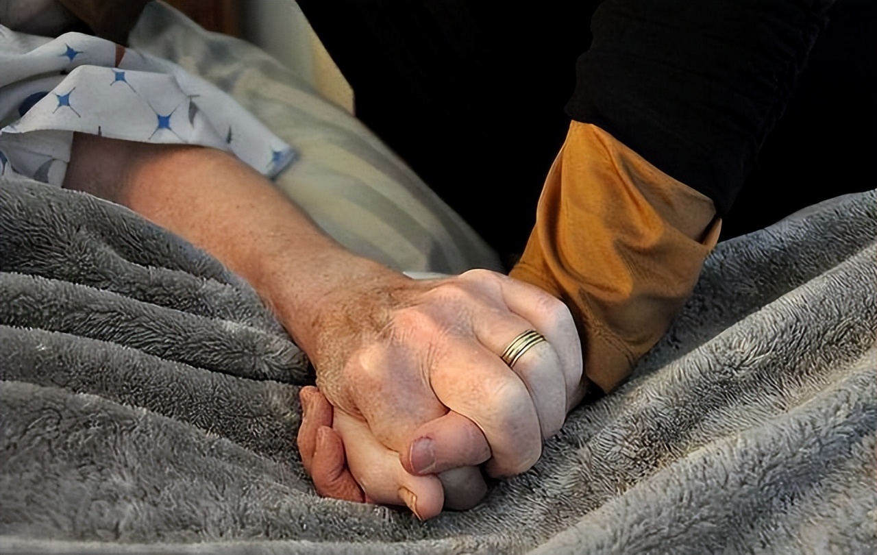 建议子女：若不差钱，尽量给父母添置这5样“小物”，不贵却暖心