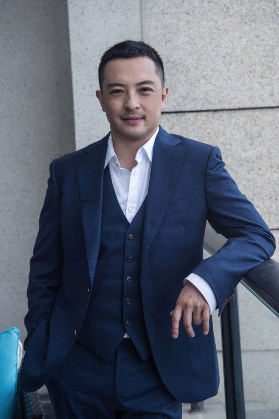 富大龙|富大龙离婚要赔多少钱？女方拿不到一分钱，搞不好还要倒贴他