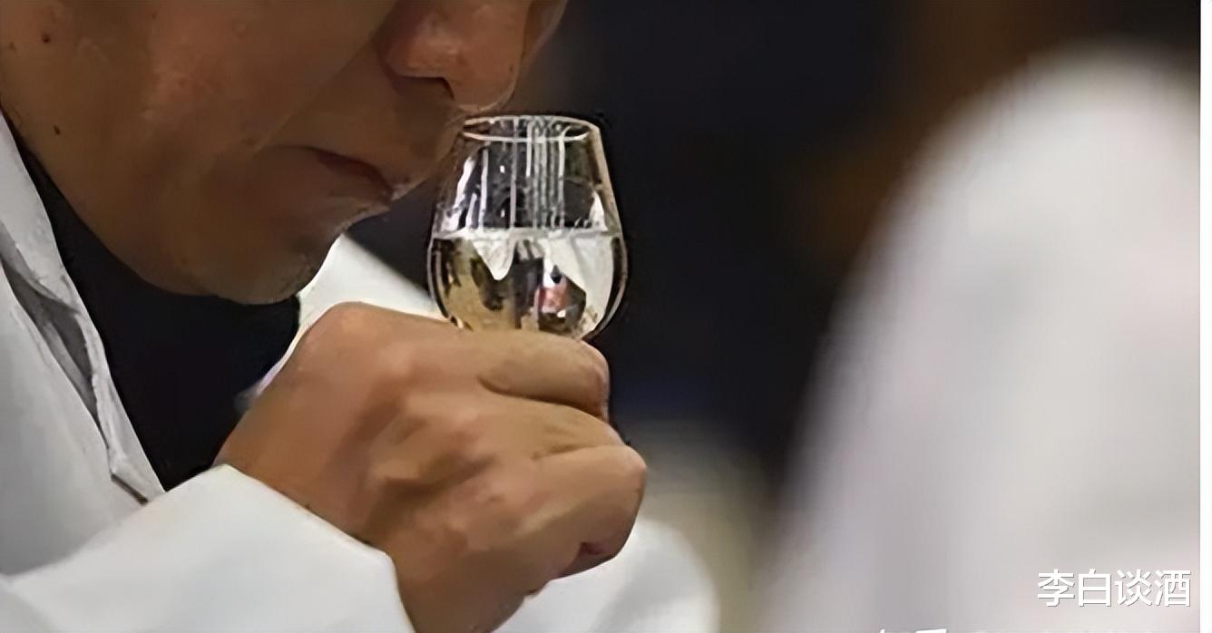 超市这3种白酒!因包装档次低被外行嫌弃,行家却争相买