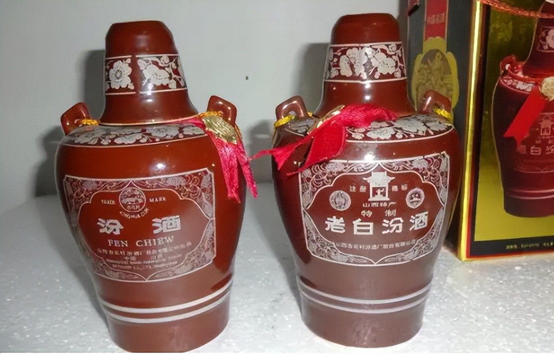 北京酒圈“怪象”,不选茅台、五粮液,当地人反而偏爱这4款酒