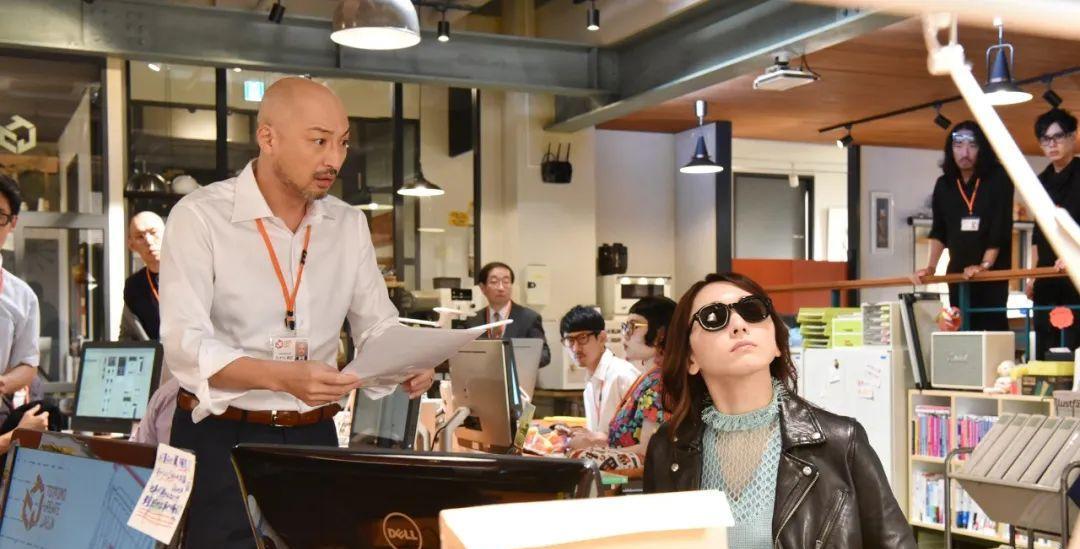 西装|抱着离职的心态打工，上班比放假还轻松