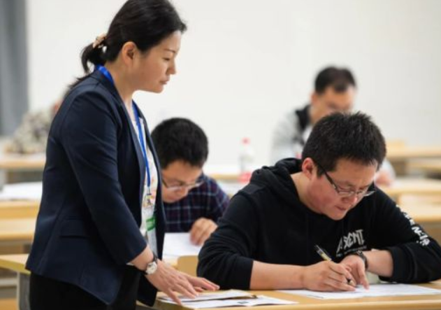 |为啥在“考公”大军中，很少见985、211的名校生？还真不是看不上