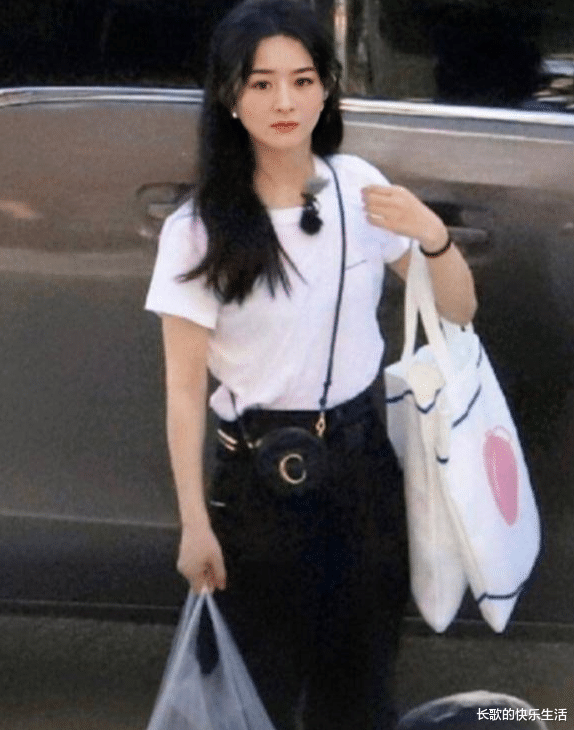 赵丽颖|路人偶遇赵丽颖逛菜市场,原相机状态下,女明星素颜太真实