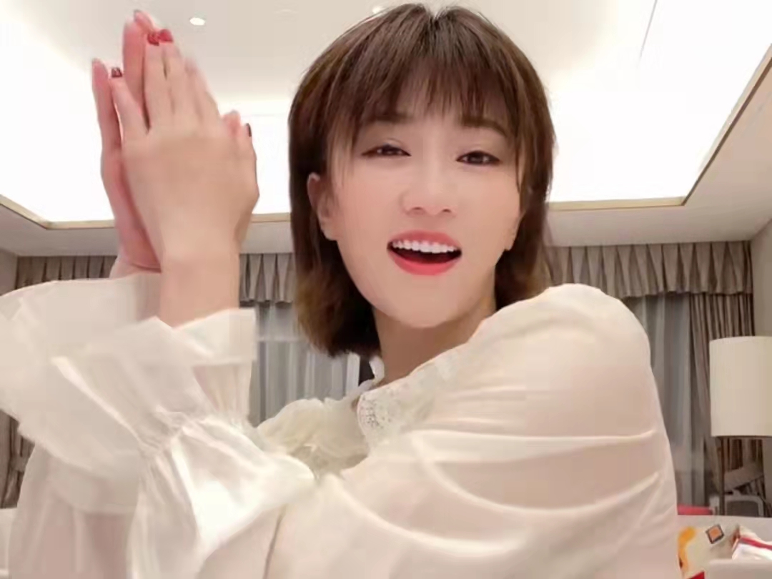 乡亲乡爱|《乡爱》女演员现状，秋歌痴迷直播，小蒙独自带娃，玉红无戏可拍