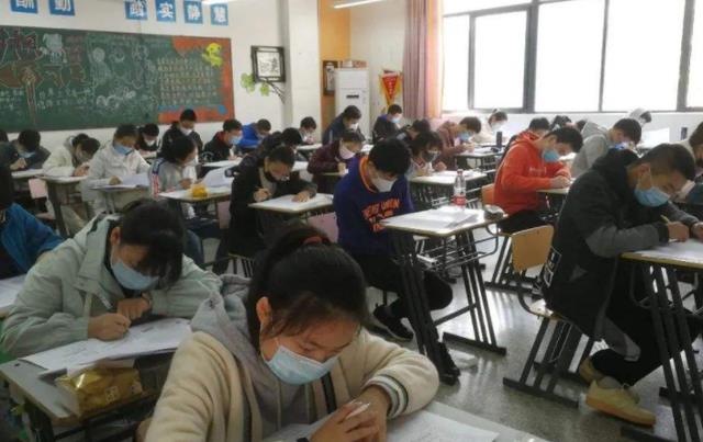 教师|“取消晚自习”呼声渐高，有关部门对此回应，家长纷纷拍手称好