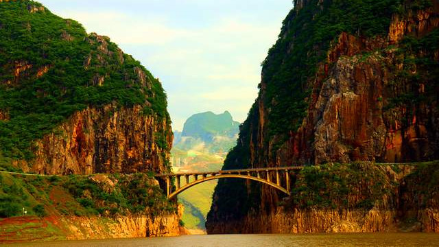 贵州|中国第二大河珠江，竟然是从这样的岩缝里流来的，看后很神奇