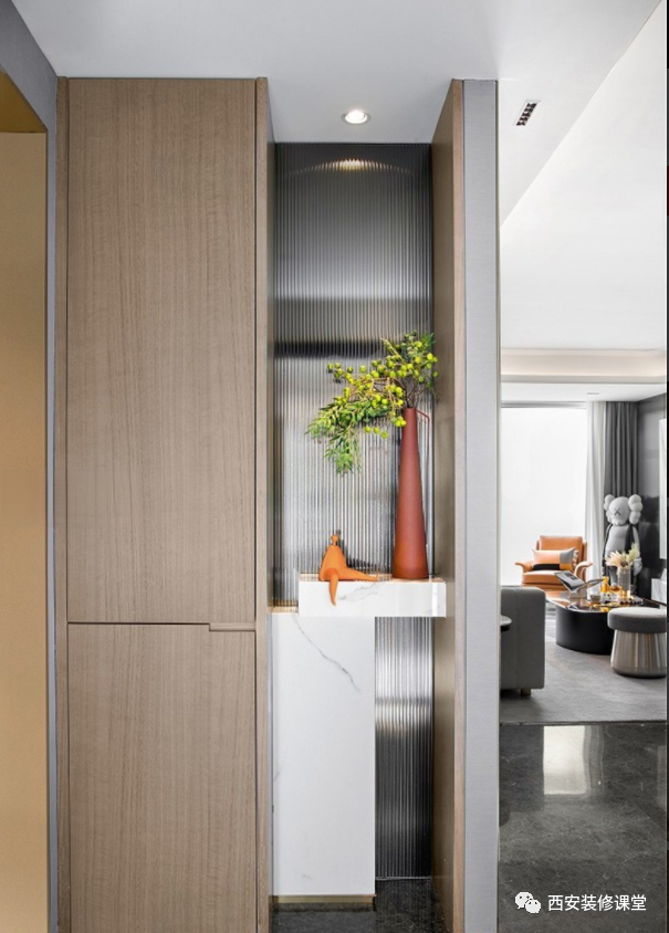 入户玄关保证光线又不遮挡视线?