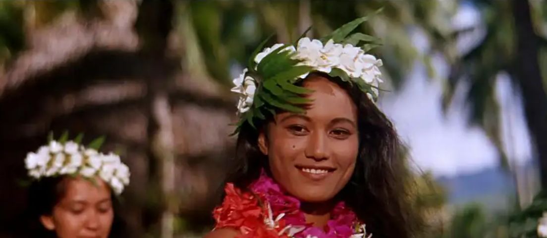 景甜|塔丽塔:大溪地混血美女,19岁遇到马龙白兰度,做了他43年的情人