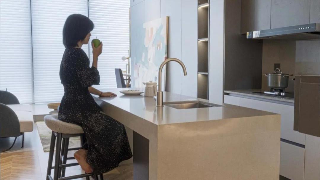 35岁姑娘独居48㎡小家，装修精致大气又高级，一个人也要精致生活